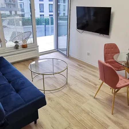 Flou 81, Parking & 700m Plaza *