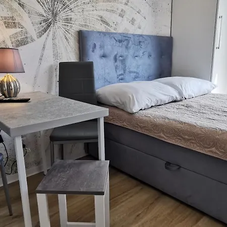 Flou 81, Parking & 700m Plaza Apartman