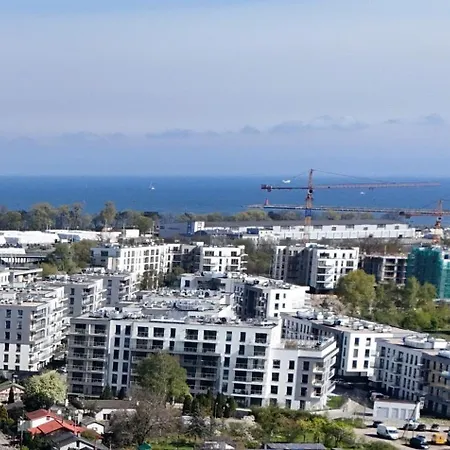 Przystan 81, Parking & 700m Plaza