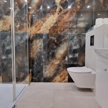 Flou 81, Parking & 700m Plaza Apartman