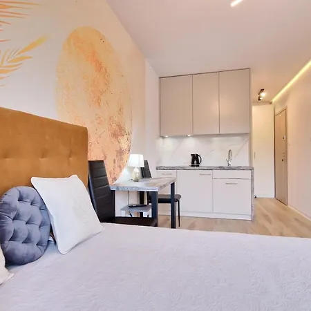 Flou 81, Parking & 700m Plaza Gdansk