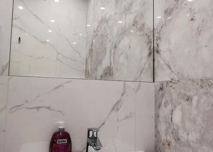 Apartment Flou 81, Parking & 700m Plaza *