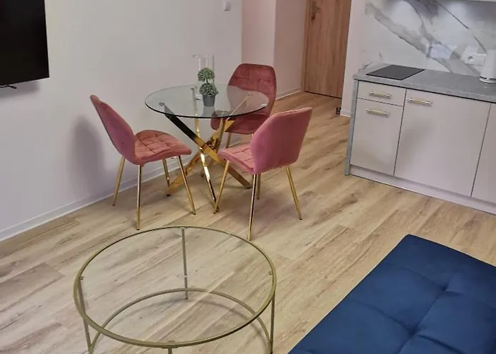 Flou 81, Parking & 700m Plaza Apartment *