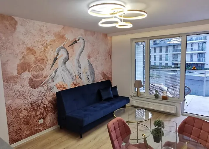 Flou 81, Parking & 700m Plaza Apartment *