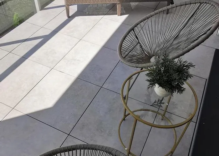 Apartment Flou 81, Parking & 700m Plaza *