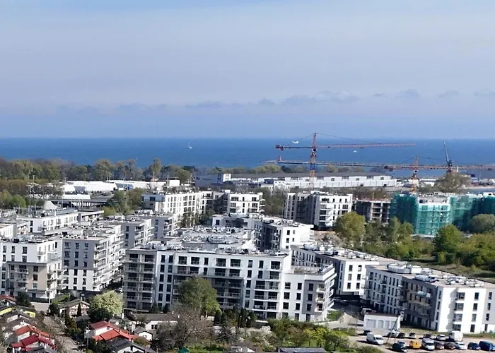 Flou 81, Parking & 700m Plaza