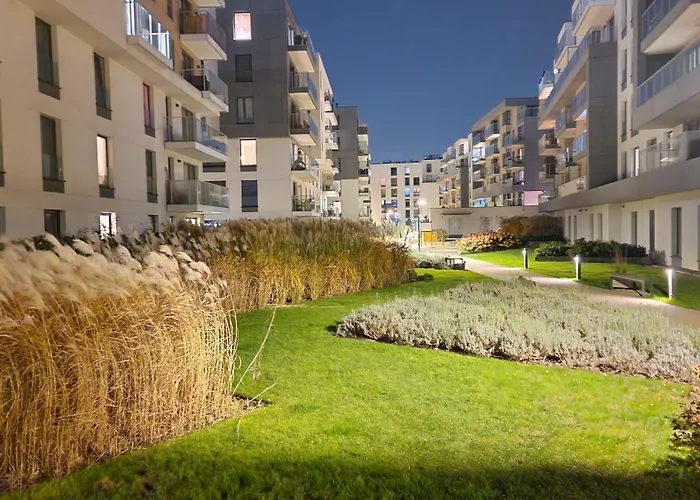 Flou 81, Parking & 700m Plaza Гданьск